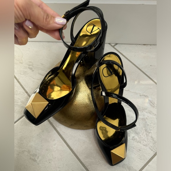 NWOT Valentino Garavani Women's One Stud 90mm Patent-Leather Pumps - Picture 4 of 14